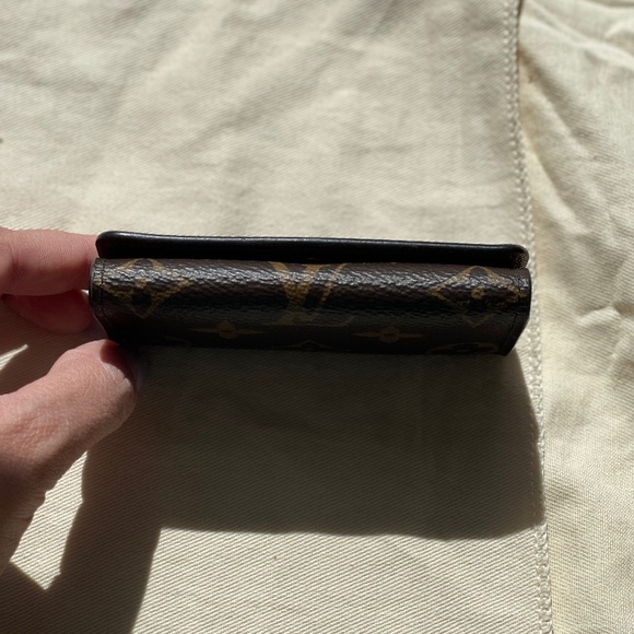 LOUIS VUITTON Monogram 4 Key Multicles Holder - Picture 3 of 6